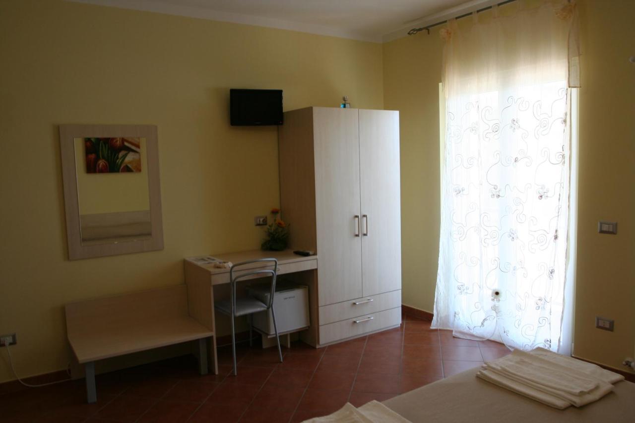Il Nido Delle Rondini Bed and Breakfast Grottole Exteriör bild