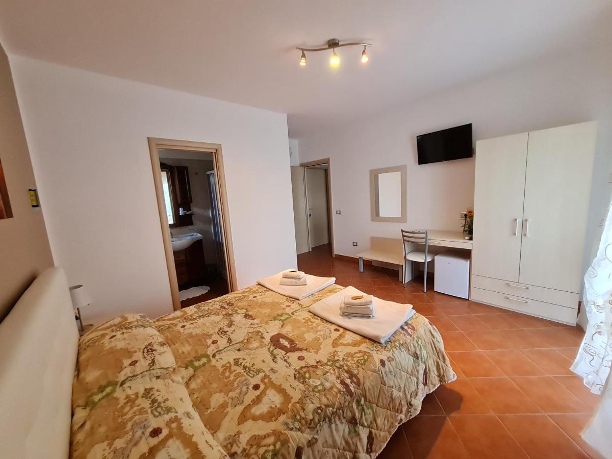 Il Nido Delle Rondini Bed and Breakfast Grottole Exteriör bild