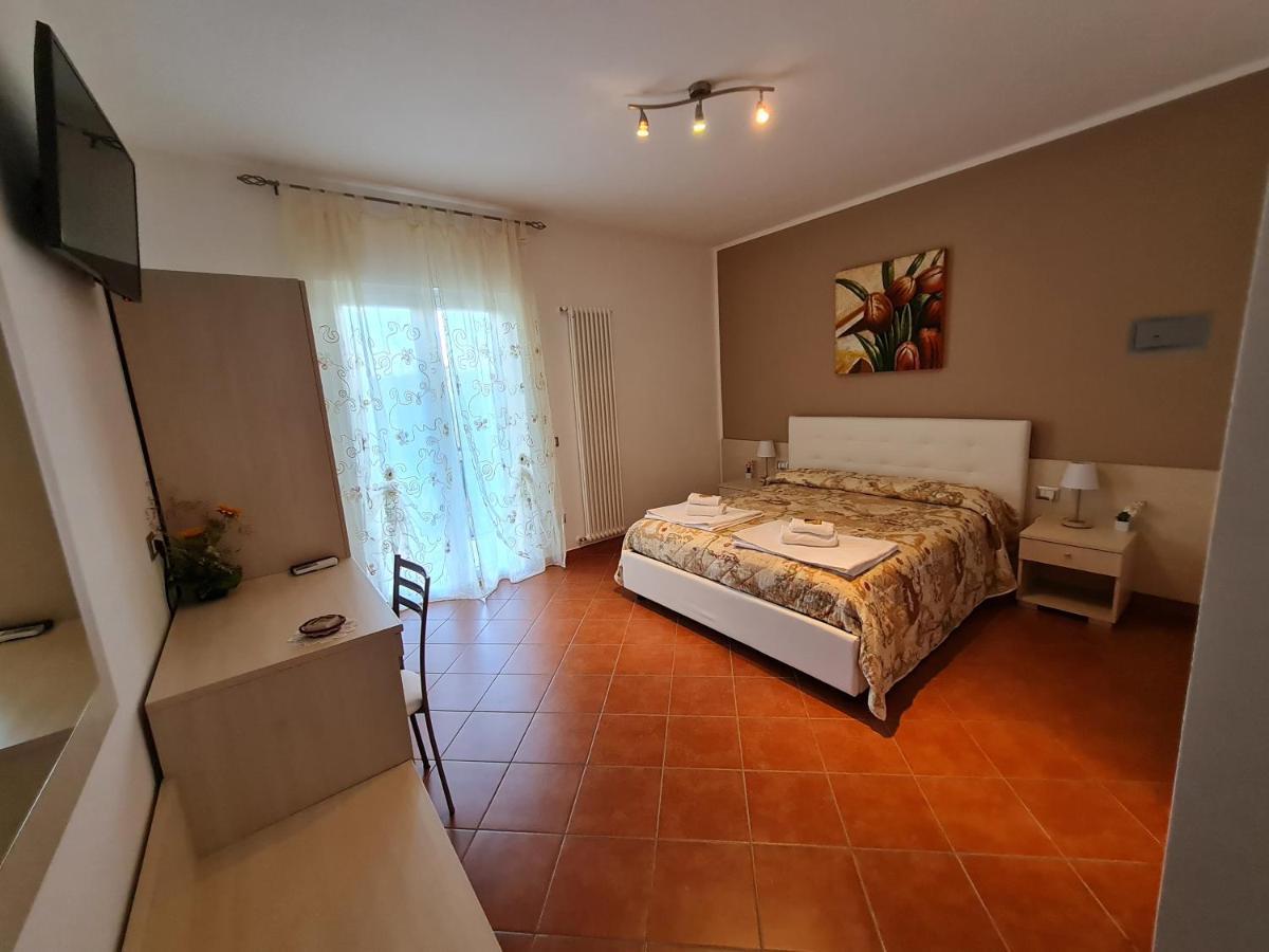 Il Nido Delle Rondini Bed and Breakfast Grottole Exteriör bild